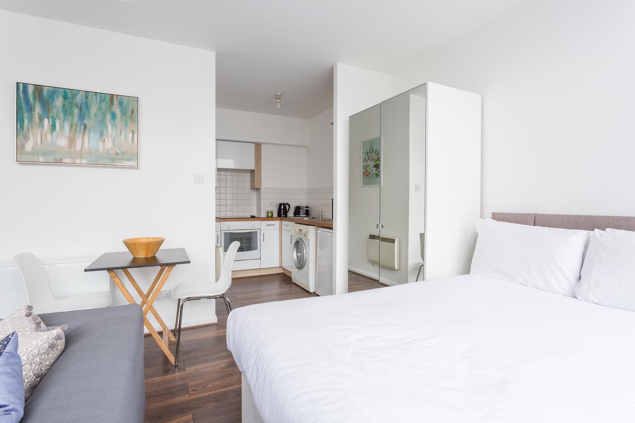 Metro Central Heights Apartment *